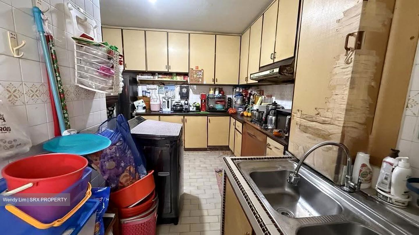 Blk 556 Jurong West Street 42 (Jurong West), HDB Executive #626501201